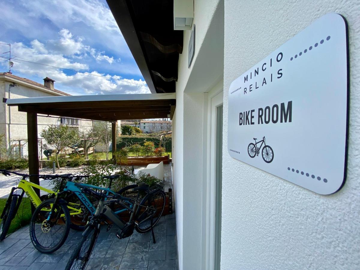 Mincio Relais Bed & Breakfast กัสเตลนูโอโว เดล การ์ดา ภายนอก รูปภาพ