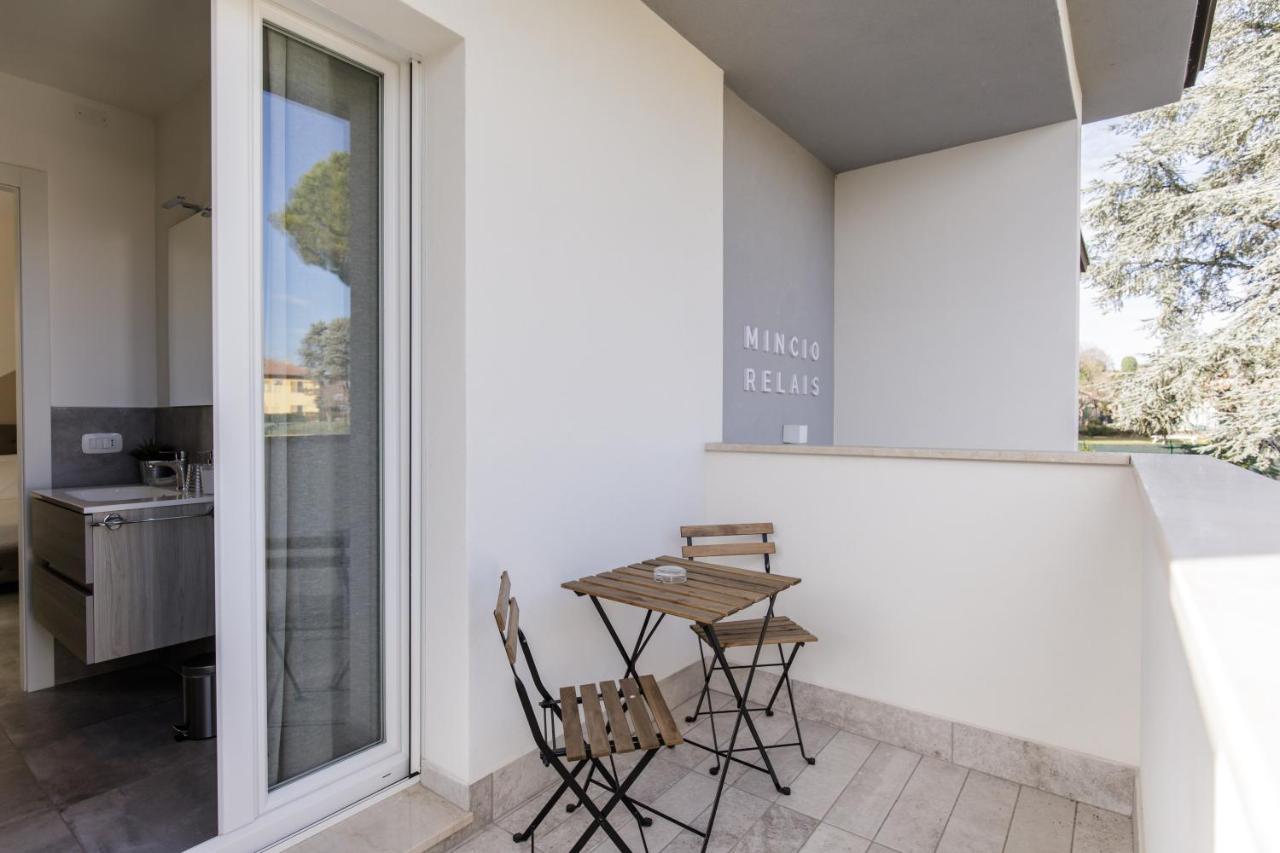 Mincio Relais Bed & Breakfast กัสเตลนูโอโว เดล การ์ดา ภายนอก รูปภาพ
