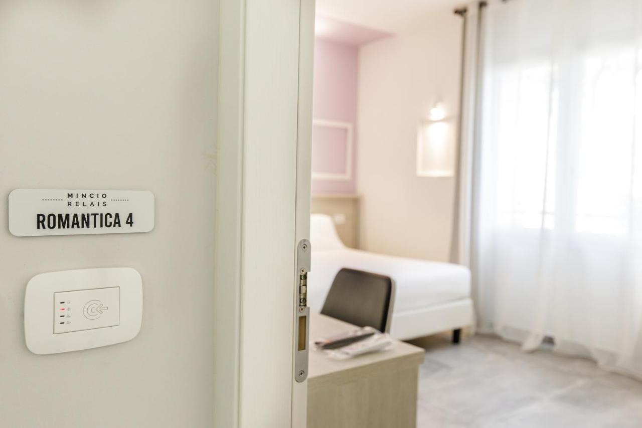 Mincio Relais Bed & Breakfast กัสเตลนูโอโว เดล การ์ดา ภายนอก รูปภาพ